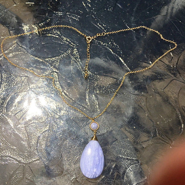 Gold Tone Wire-Wrapped Teardrop Stone Necklace- Blue